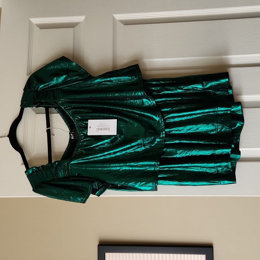 Blue B size Large 2pc green metallic ruffle top short set